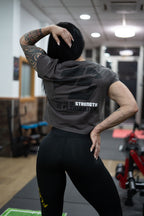 CAMISETA CROPPED STONE WASH STRENGTH IN FLEXIBILITY